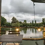 Parque Dos Monges ラグジュアリーテント アルコバサ