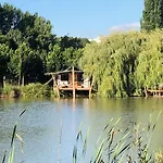 ラグジュアリーテント Parque Dos Monges アルコバサ